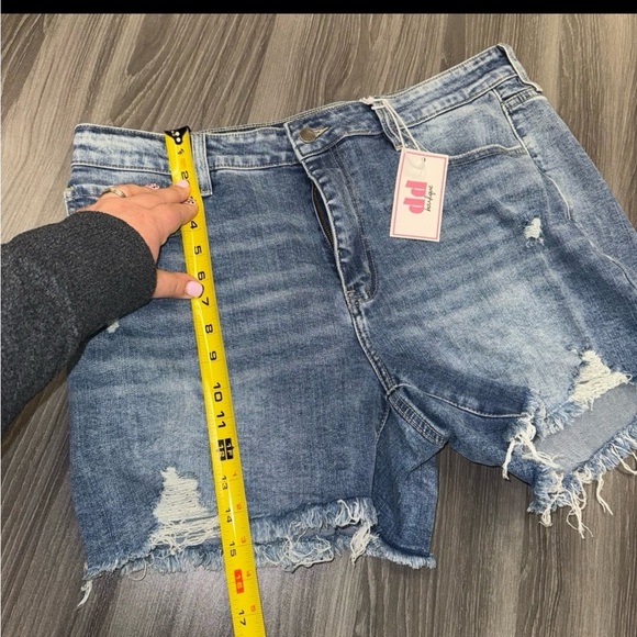 Discount Divas Bayside Beauty Demin Jeans Shorts Size 1X Distressed Medium Wash - Picture 10 of 12